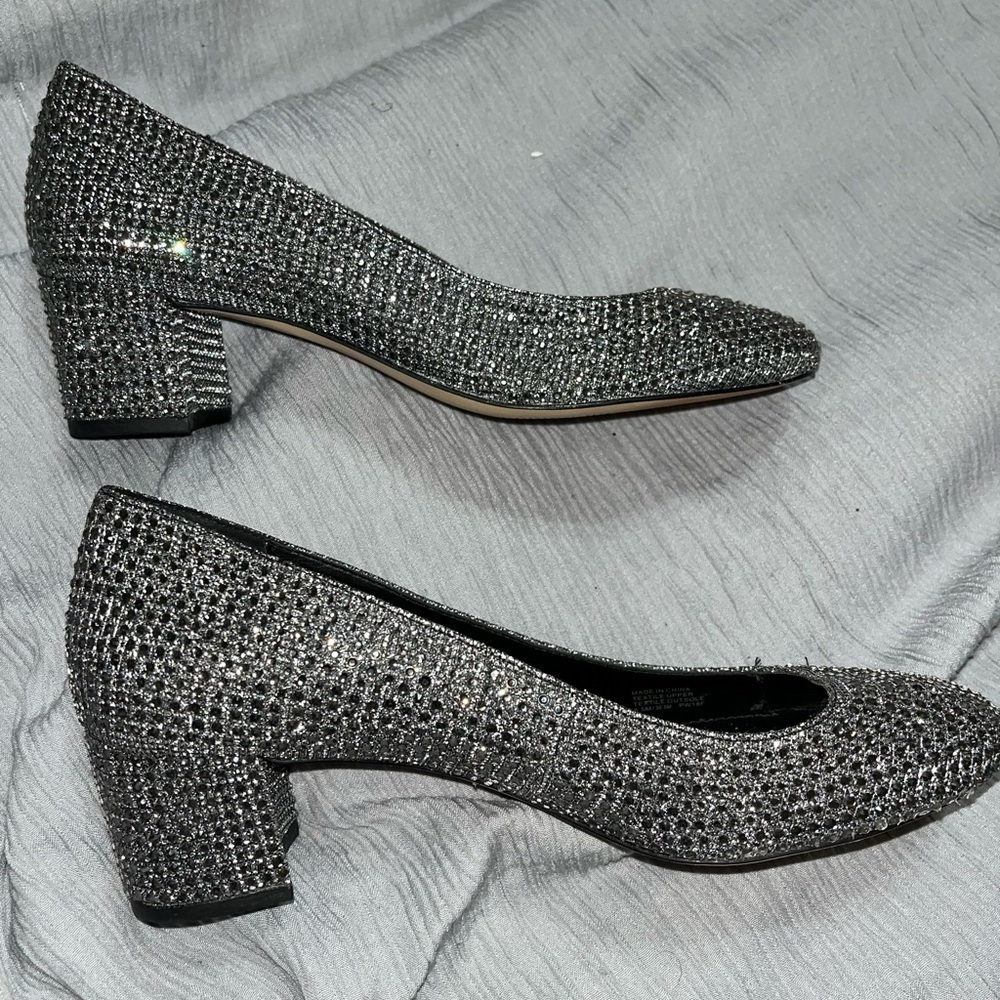Michael Kors Sz 6.5 M Sparkly Silver On Black Pumps.Well Cushioned. 1.75” Heel - Picture 7 of 8
